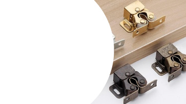 <span>HERRAJES</span><br/>y accesorios